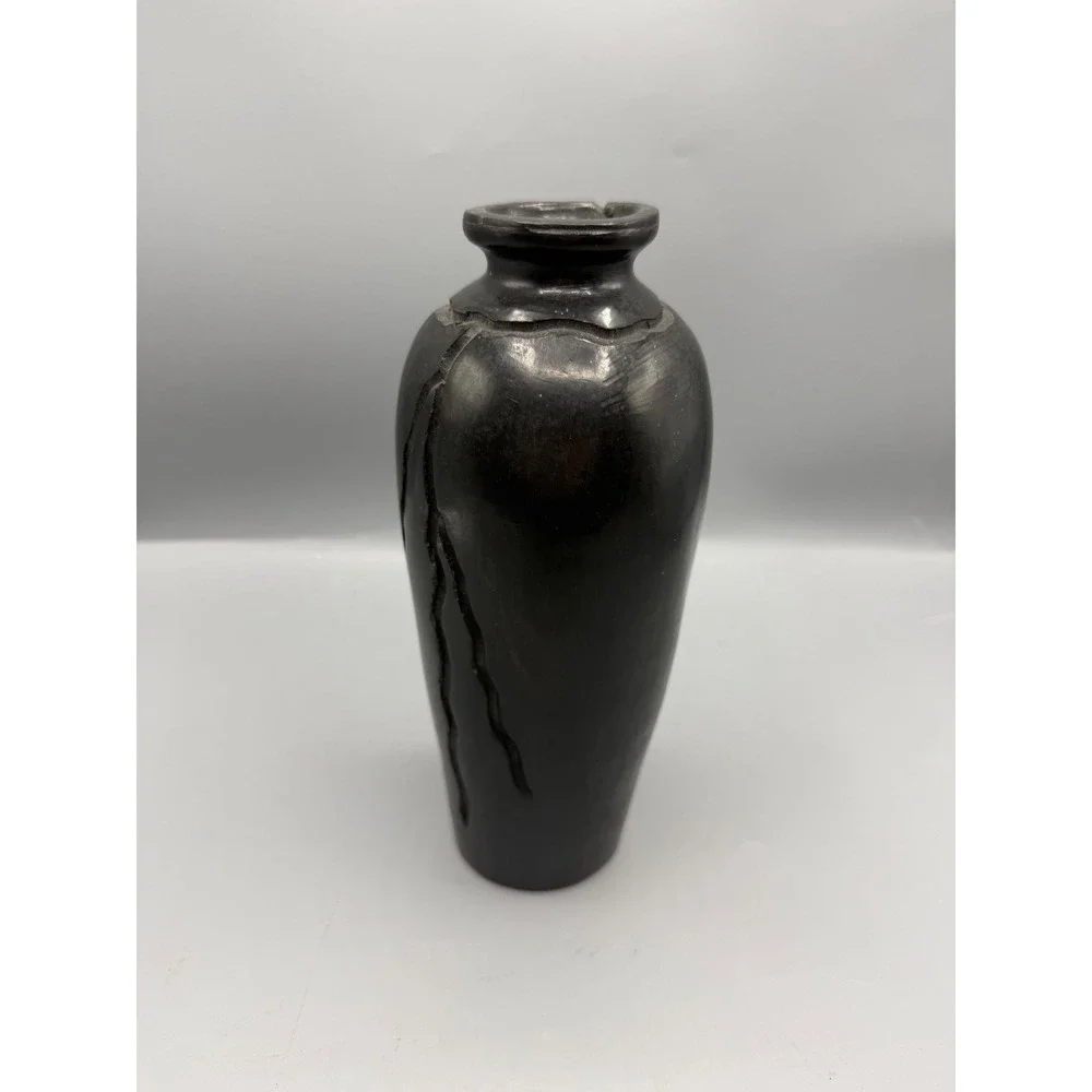 Unmarked handcrafted barro